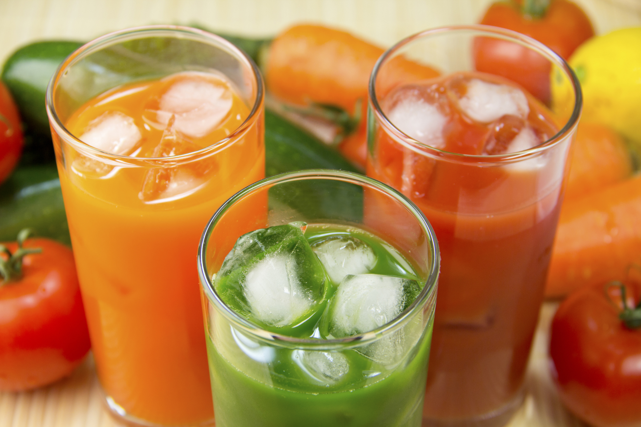 破壁机榨汁好还是果汁分离机好,想喝果汁用什么榨汁机好