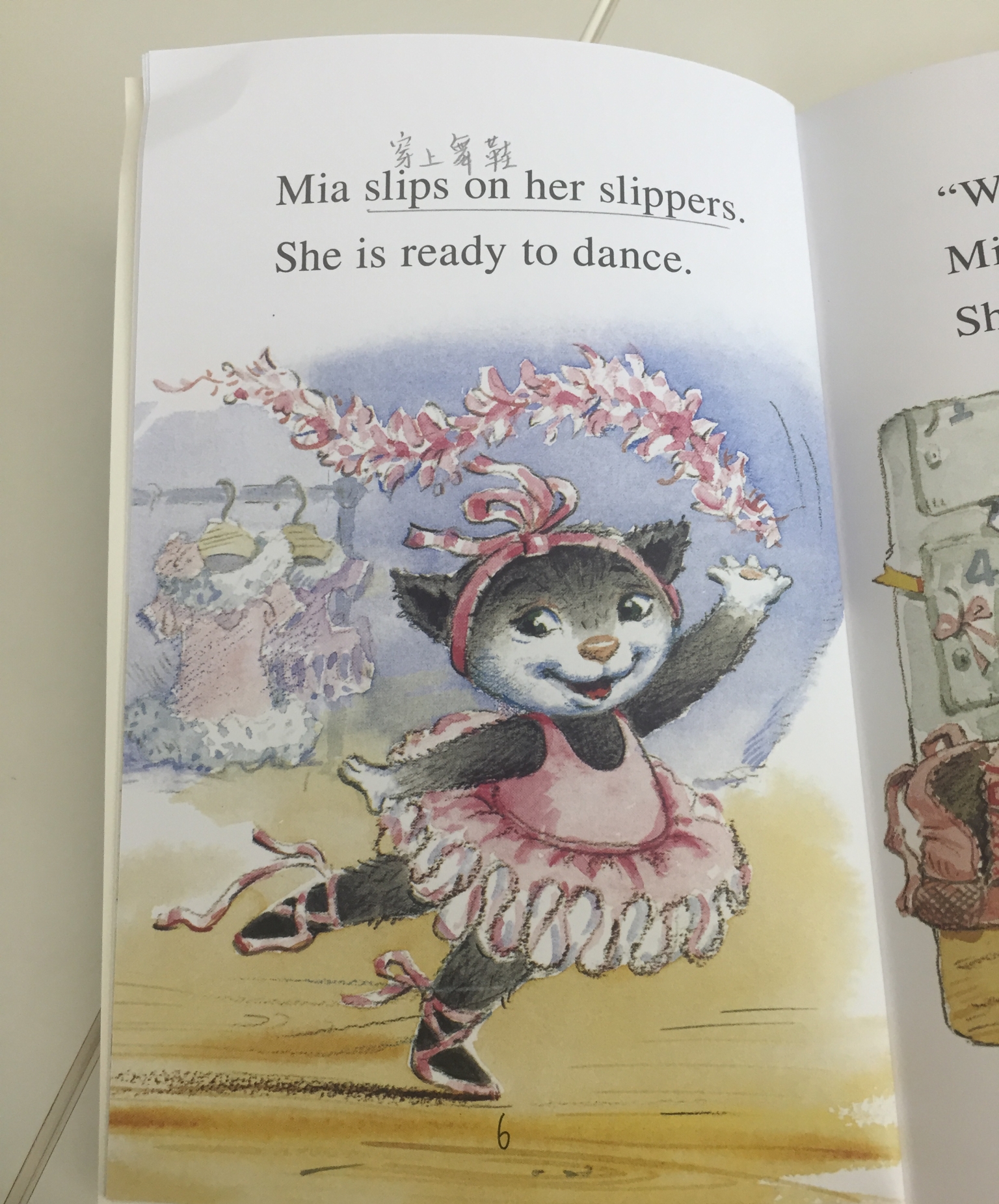 跟小猫Mia绘本学跳舞相关的英文，服装、舞蹈动作应有尽有