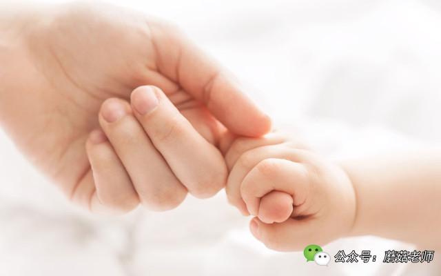 剖腹产医生用钳子钳到宝宝,剖腹产后男医生按压肚子