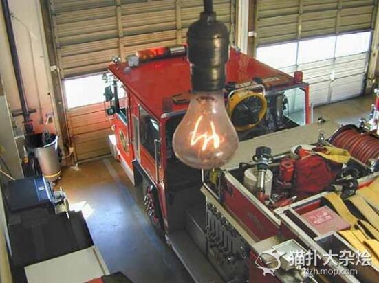 100年的老灯泡怎么样了,寿命最长的灯泡整整亮了115年