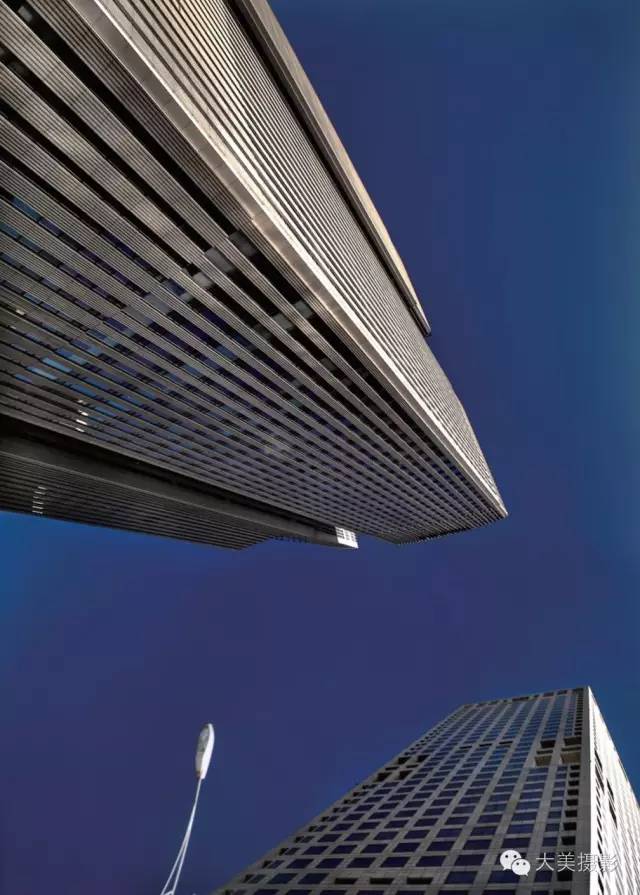 摄影的角度寻找拍摄中的陌生感