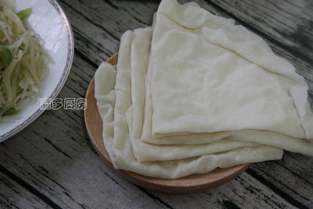 这个馍薄如纸，却筋道美味，在我家它和土豆丝是标配，全家都爱吃