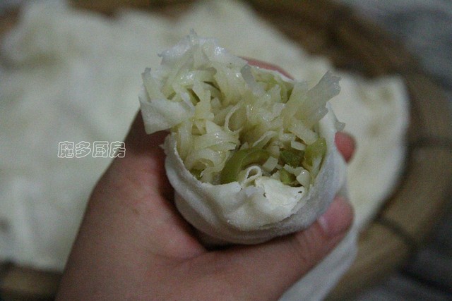 这个馍薄如纸，却筋道美味，在我家它和土豆丝是标配，全家都爱吃