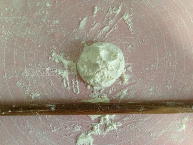 这个馍薄如纸，却筋道美味，在我家它和土豆丝是标配，全家都爱吃