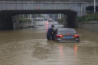 遇到暴雨来临，我们该怎么办？