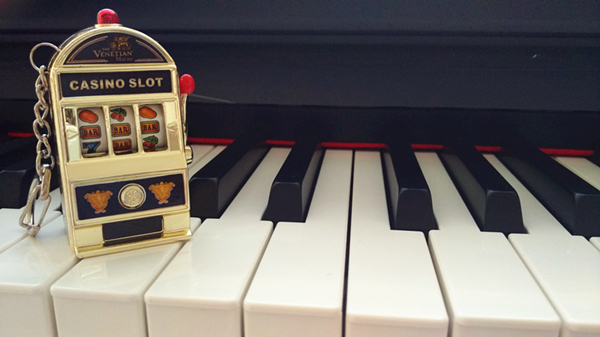 GEEK智能钢琴初体验：不会五线谱也要弹钢琴？