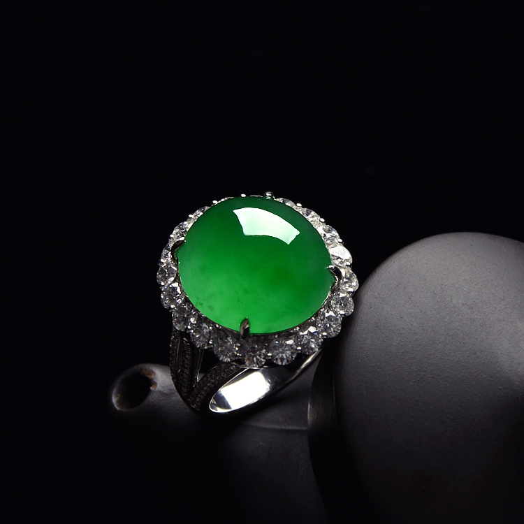 腕上乾坤玛瑙玉髓,怎么样根据手段粗细选玉镯