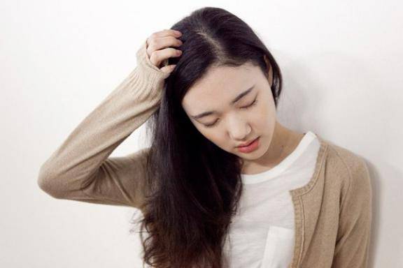 待我长发及腰你送我出嫁可好,待我长发及腰送我一把剪刀文案