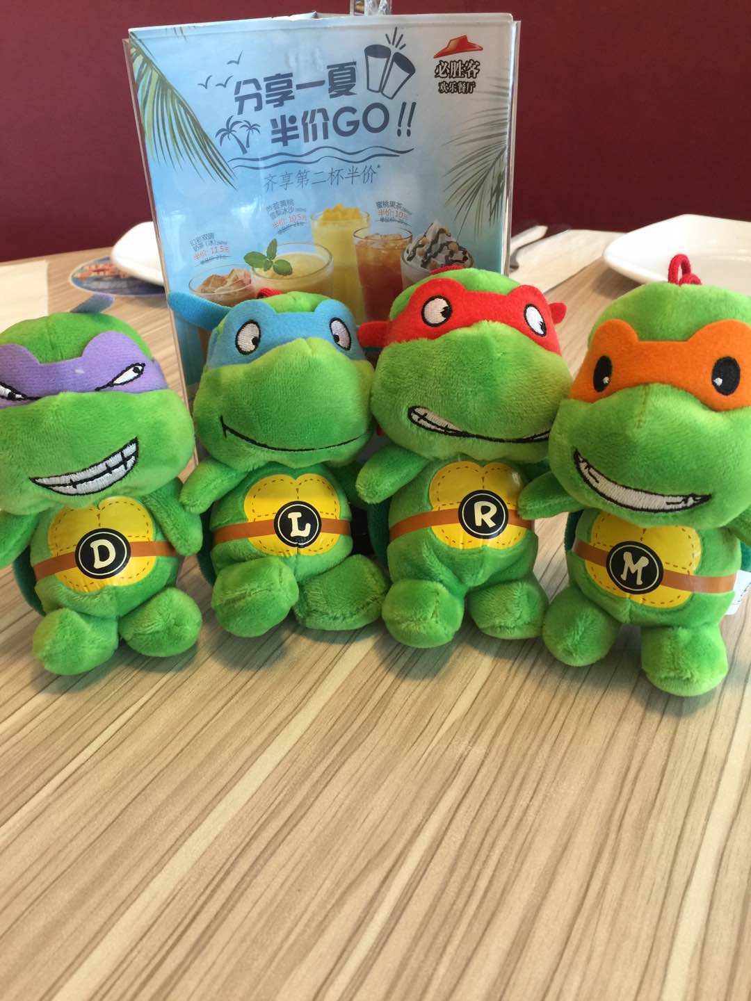 萌龟配pizza,来咸阳必胜客将四位斗士们带回家吧