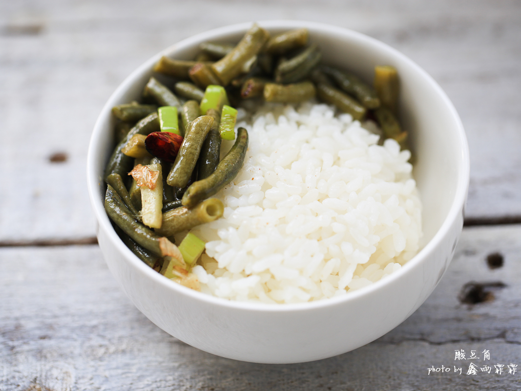 四川酸豆角的腌制方法不会长白毛,酸豆角上面长白毛正常吗