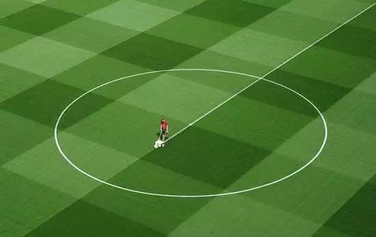 为了球员跑得欢，英国人已经和草坪死磕了80年