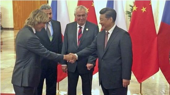 被称为球场钢铁战士，他用努力讲述了丑小鸭如何实现华丽转身！