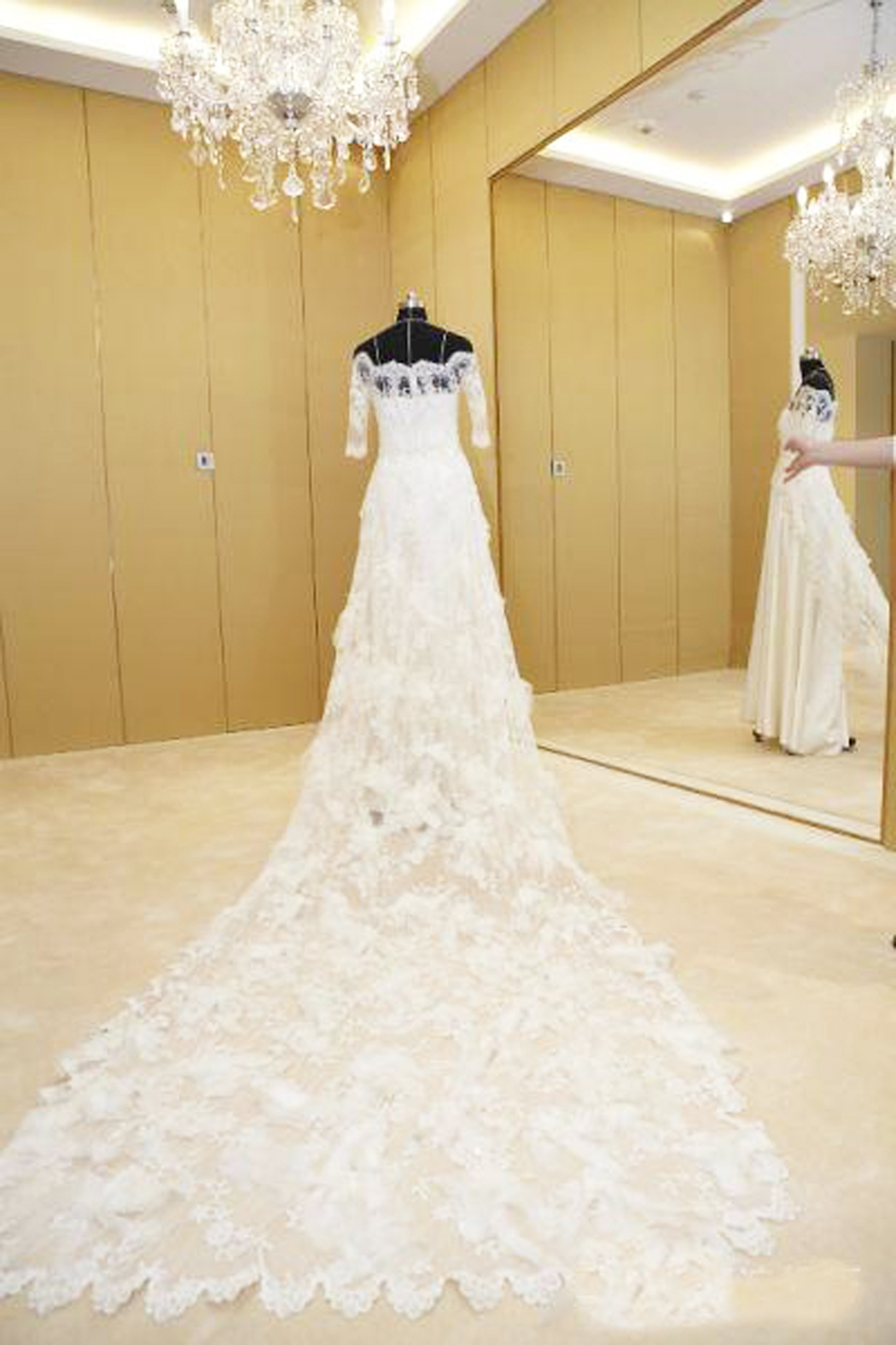 兰玉一年设计多少款婚纱,蓝玉设计过的婚纱