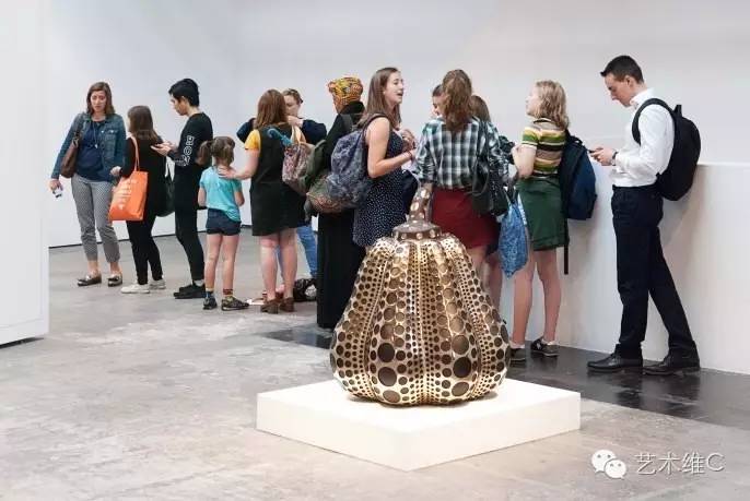 英国女性夏季服装风格特点,英国女性夏天穿衣打扮