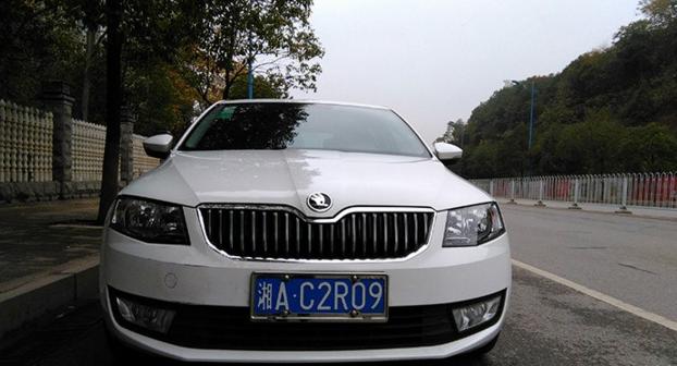 18款明锐1.6l自动豪华版功能讲解,斯柯达明锐1.5自动豪华版空间评测