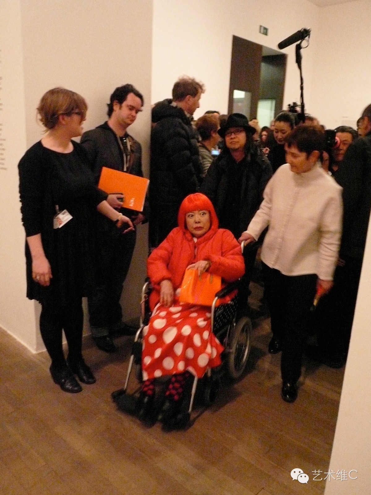 英国女性夏季服装风格特点,英国女性夏天穿衣打扮