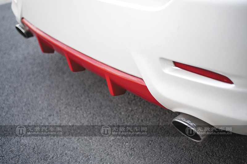 丰田凯美瑞爆改外观六代半,凯美瑞2.5g豪华版白色改黑顶