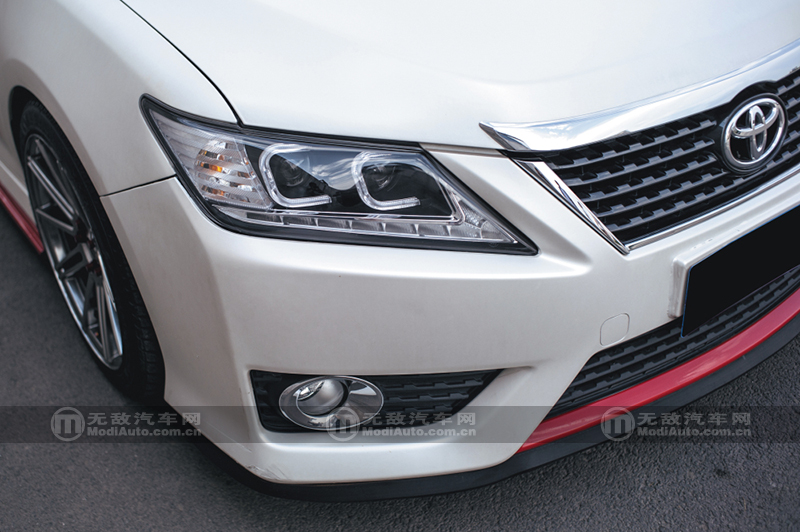 丰田凯美瑞爆改外观六代半,凯美瑞2.5g豪华版白色改黑顶
