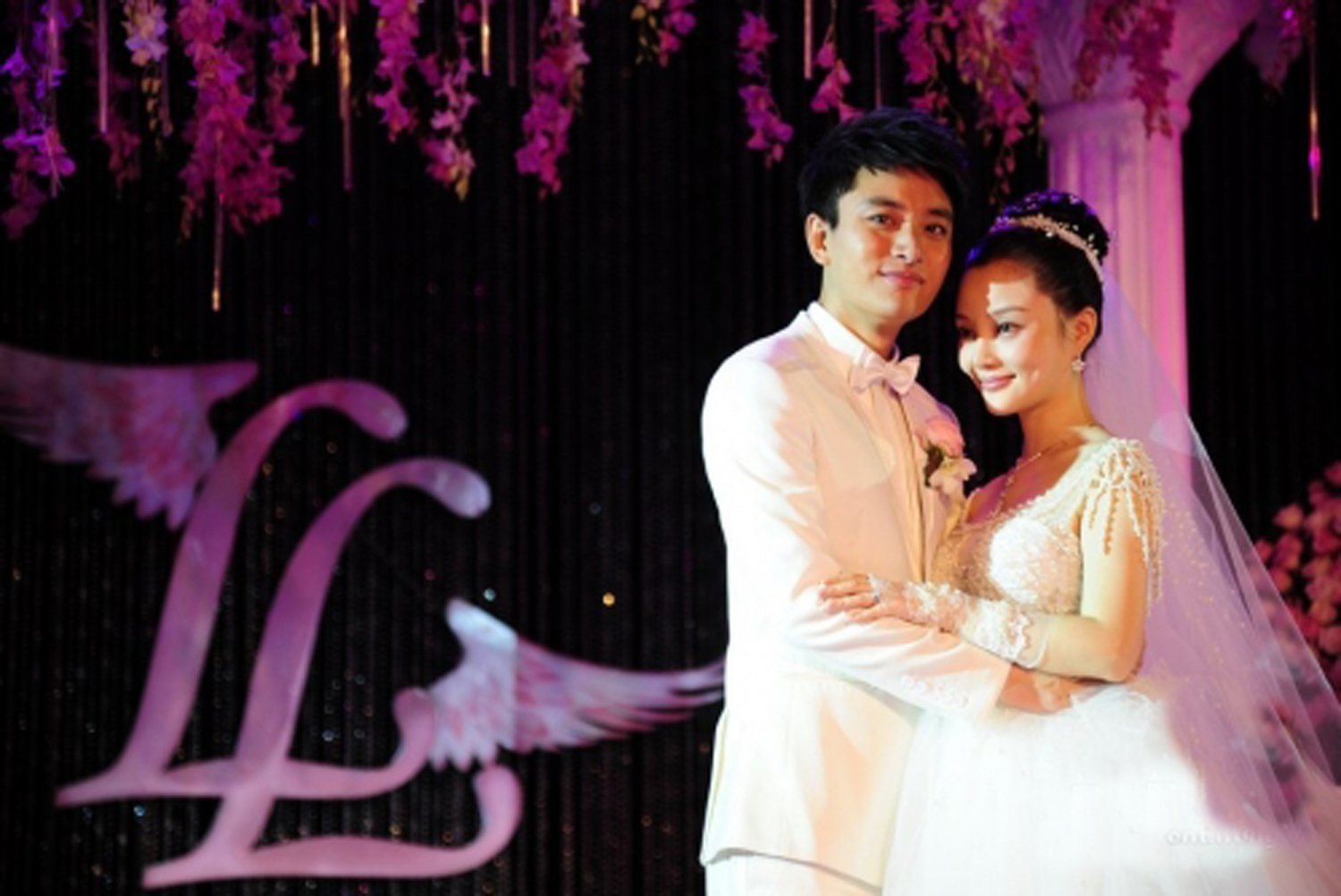 兰玉一年设计多少款婚纱,蓝玉设计过的婚纱