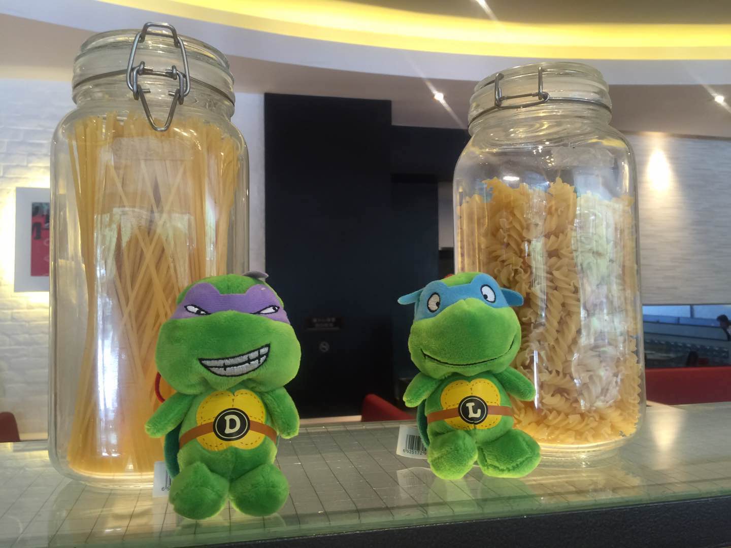 萌龟配pizza,来咸阳必胜客将四位斗士们带回家吧