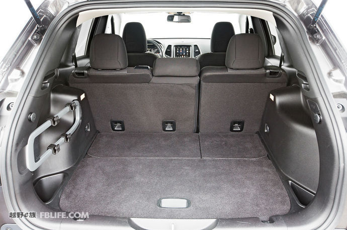 jeep自由光2.0自然吸气六万公里,转型之作第6集完整版