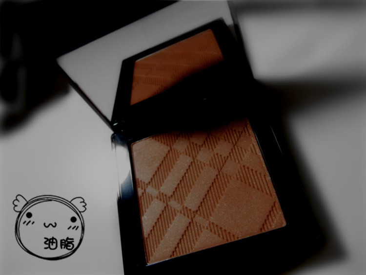 巴宝莉彩妆是轻奢还是高奢,burberry彩妆推荐