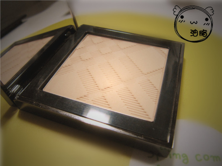 巴宝莉彩妆是轻奢还是高奢,burberry彩妆推荐