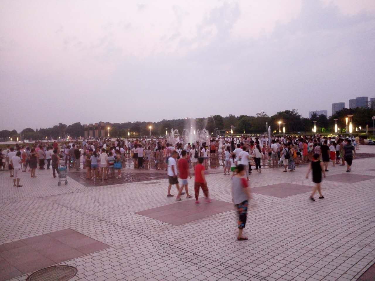 这么热的天大家都去哪玩,这么热的天大家都在干什么