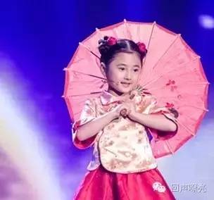 《天将雄狮》成龙的搭档小王子帅萌亮相！吕薇、赵忠祥节目现场吃西瓜