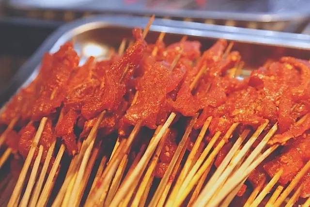 关关相亲对象主动请吃饭那段,关关去吃饭