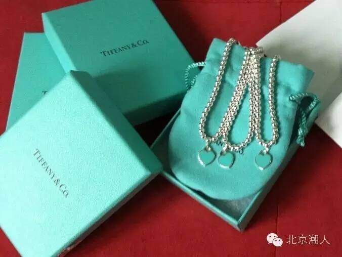 为什么每个女人都要有一串石榴石,为什么每个女人要有一件羊绒大衣