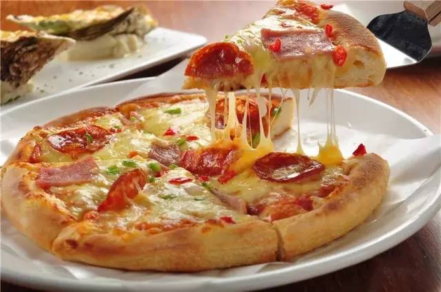 关关相亲对象主动请吃饭那段,关关去吃饭