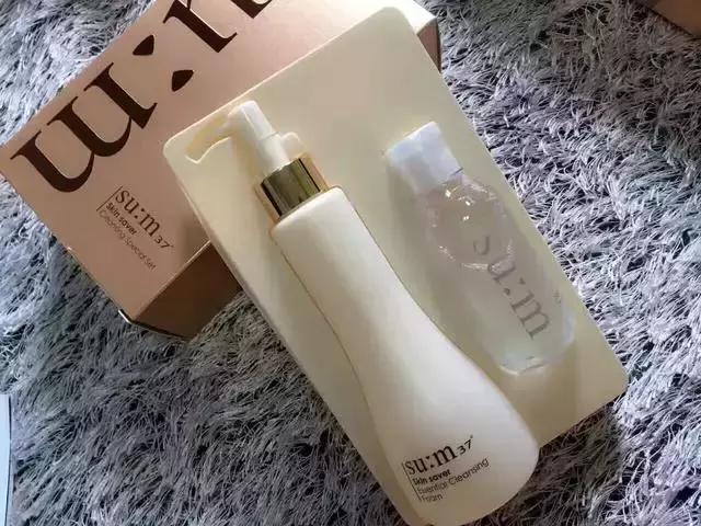 既能美白又能保湿的洗面奶,有哪些洗面奶越洗越白还好用