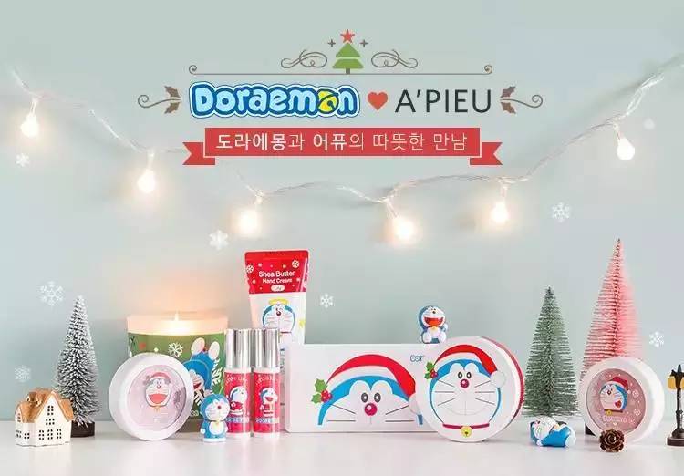 粉饼上面有一个玫瑰,粉饼上面有个兔子