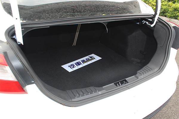 2013年1.8l福克斯二手车油耗多少,福克斯2011款三厢经典手动油耗1.8