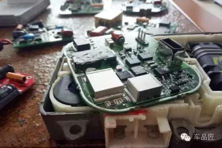 自动大灯影响氙气灯寿命吗,氙气灯频繁闪影响寿命吗