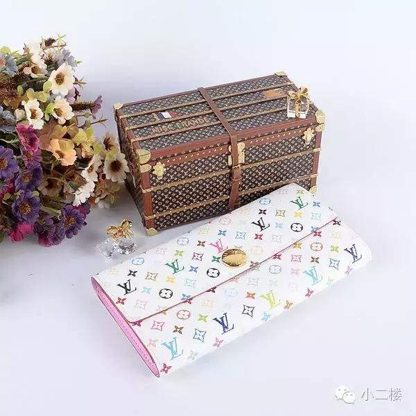 钱包要选什么样的才好,什么牌子的钱包好看适合女孩子