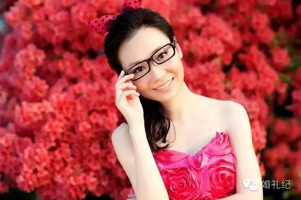 近视眼新娘戴眼镜的婚纱照,近视拍婚纱照戴近视眼镜图片