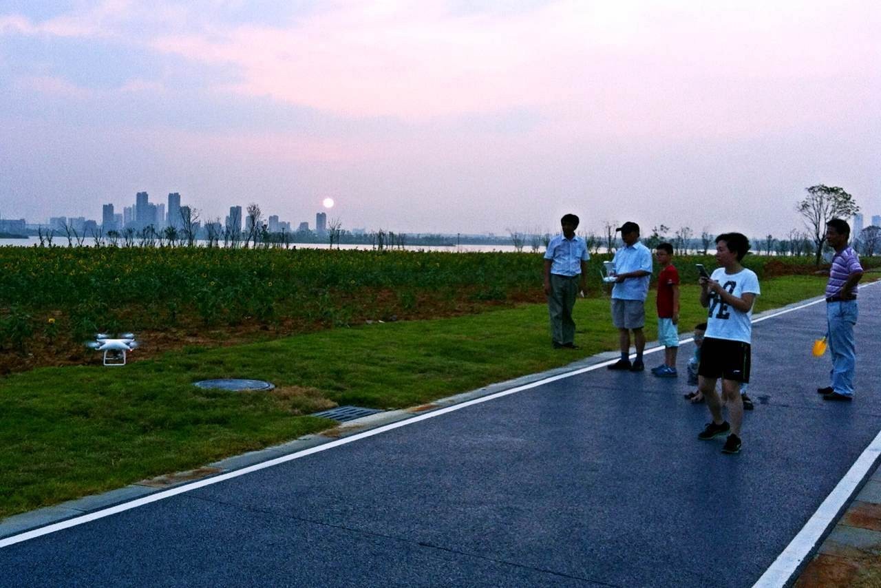 这么热的天大家都去哪玩,这么热的天大家都在干什么