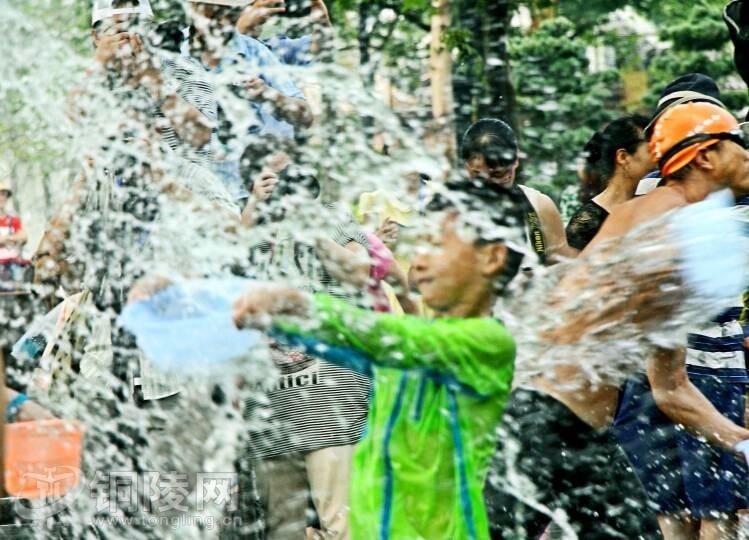 这么热的天大家都去哪玩,这么热的天大家都在干什么