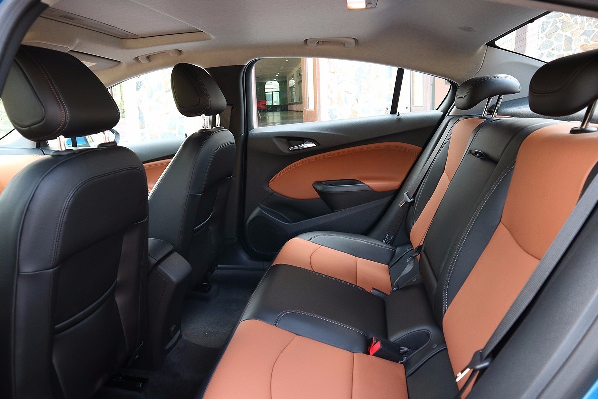 雪佛兰新款科鲁兹试驾评测,雪佛兰科鲁兹1.4t油耗17年上牌