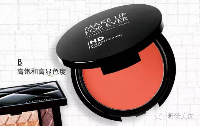 黑加仑紫色配怎样的妆容,淡淡的大红唇妆容