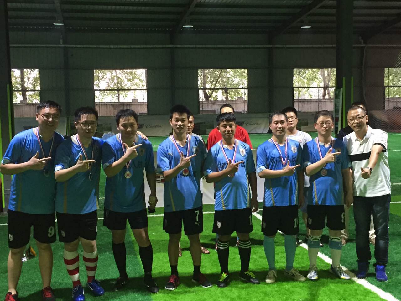 绿荫赛场战意浓和君学子情谊深--“梵恩诗杯”和君陕西足球赛