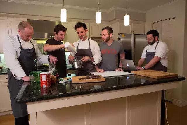 洪荒之力用尽了，来根蟋蟀君做成的能量棒吧！