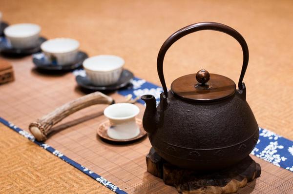 南京只有这里可以免费喝到百年老铁壶为您泡的茶！