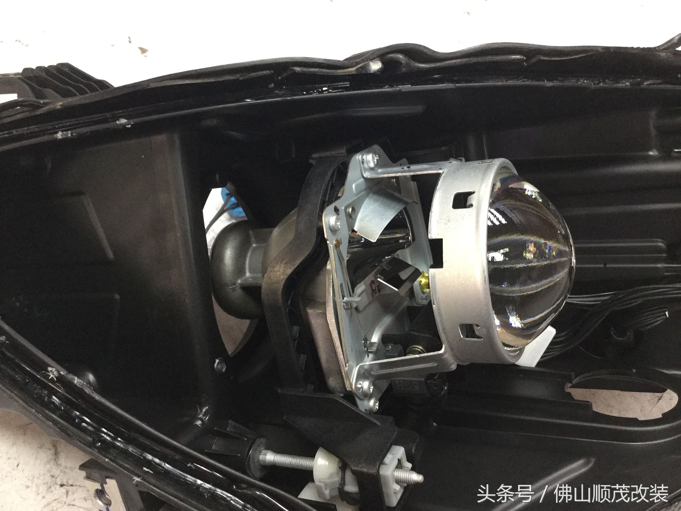 别克英朗改装led灯教程,别克英朗后备箱灯改led灯