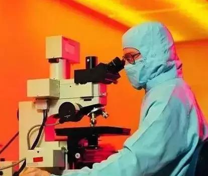 最简单直接的鉴别蜜蜡真假的方法,欧洲回流深红色老蜜蜡的鉴别方法