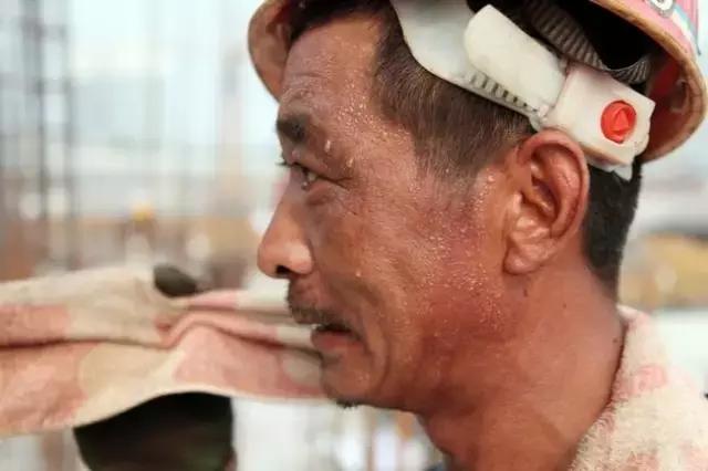 阳光狠毒，他们很美！清凉衡阳城，致敬高温工笔者！