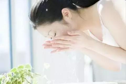 盐水洗鼻对过敏性鼻炎真的有效吗,鼻炎用庆大霉素和盐水洗鼻能好吗