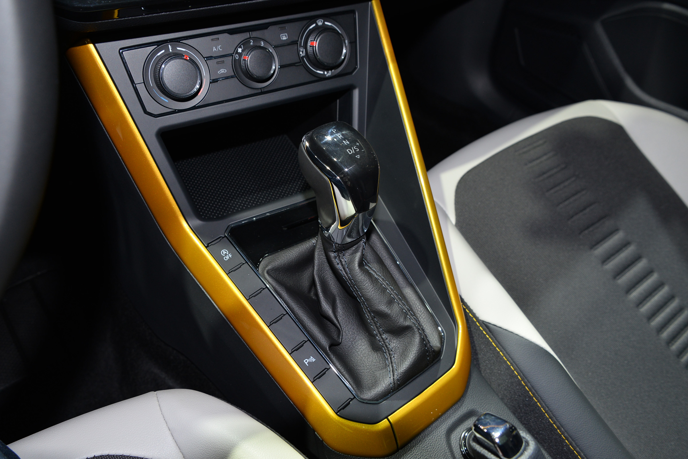 大众polo自动挡1.6报价及图片,大众polo2022款什么时候上市